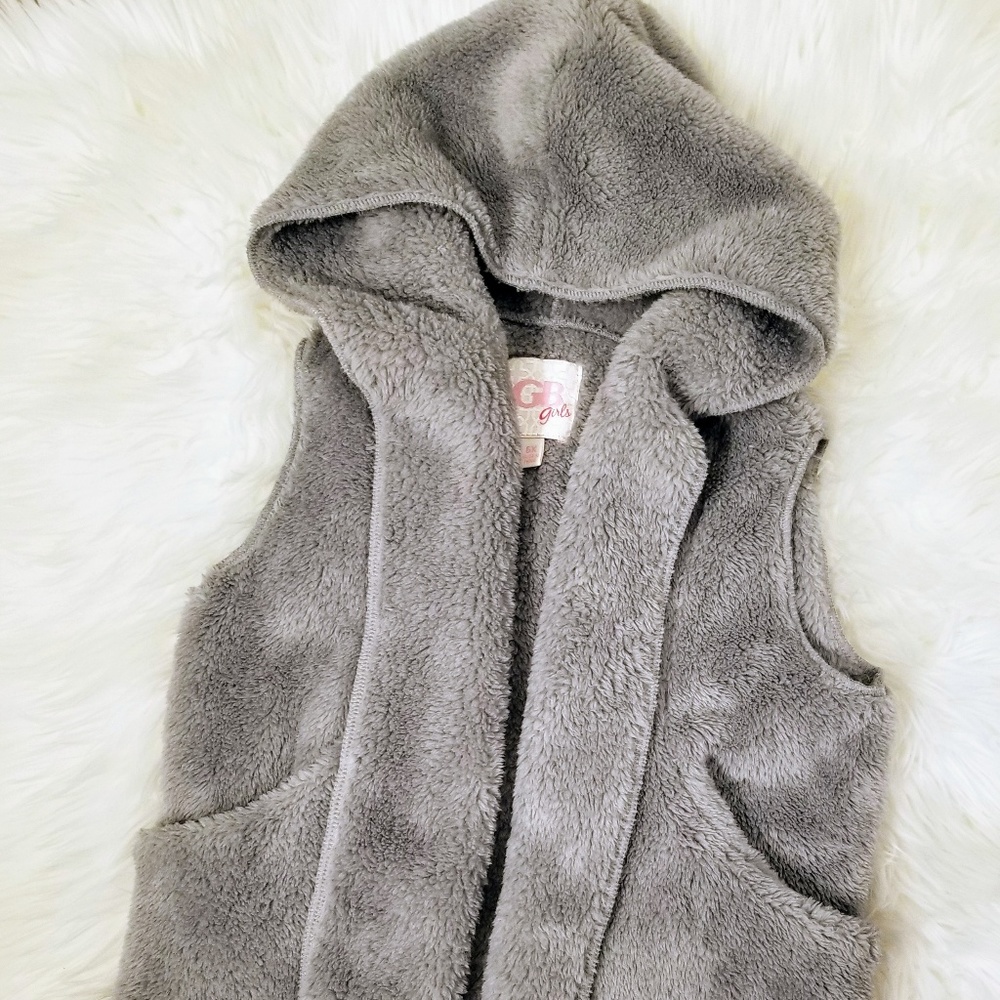 Soft warm grey vest with pockets and hood